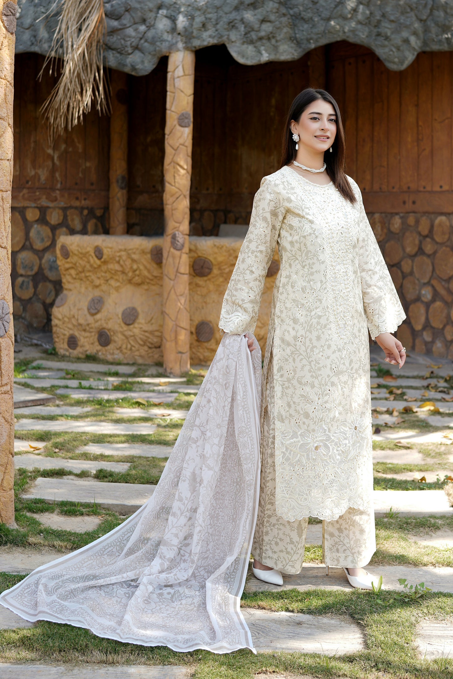 Embroidered 3 Piece Suite-Chiffon Dupatta