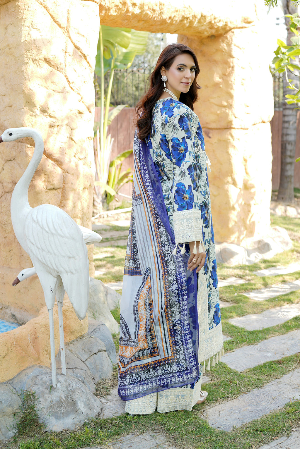 Embroidered 3 Piece Suite-Chiffon Dupatta