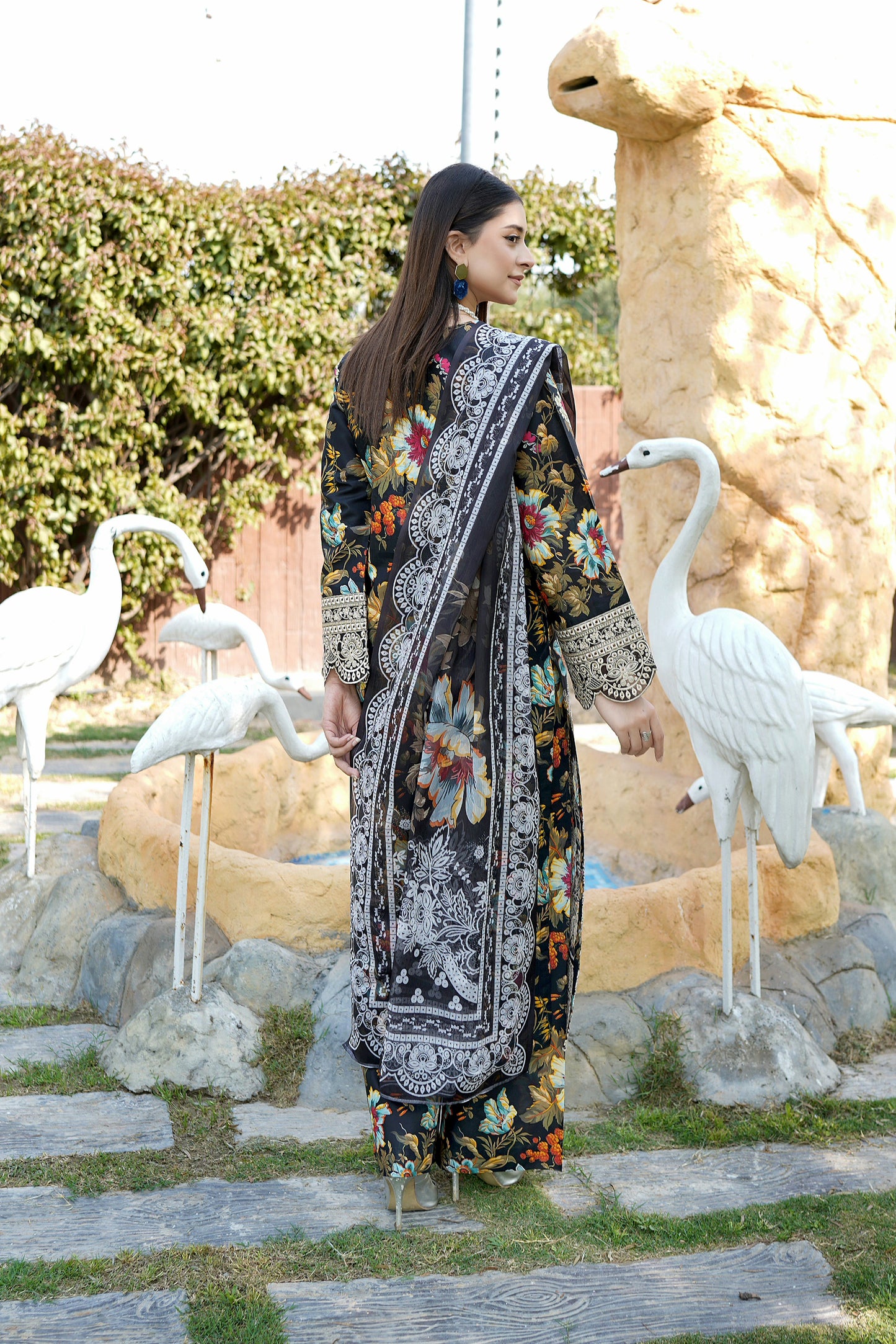 Embroidered 3 Piece Suite-Chiffon Dupatta