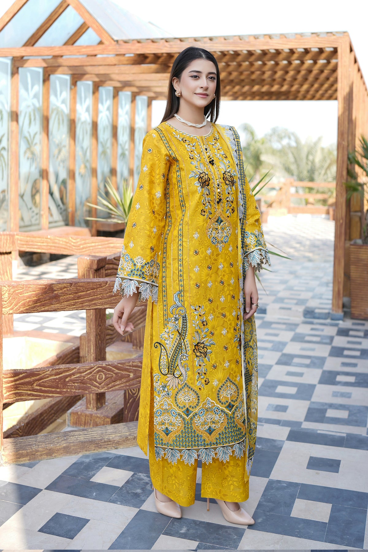 Embroidered 3 Piece Suite-Chiffon Dupatta