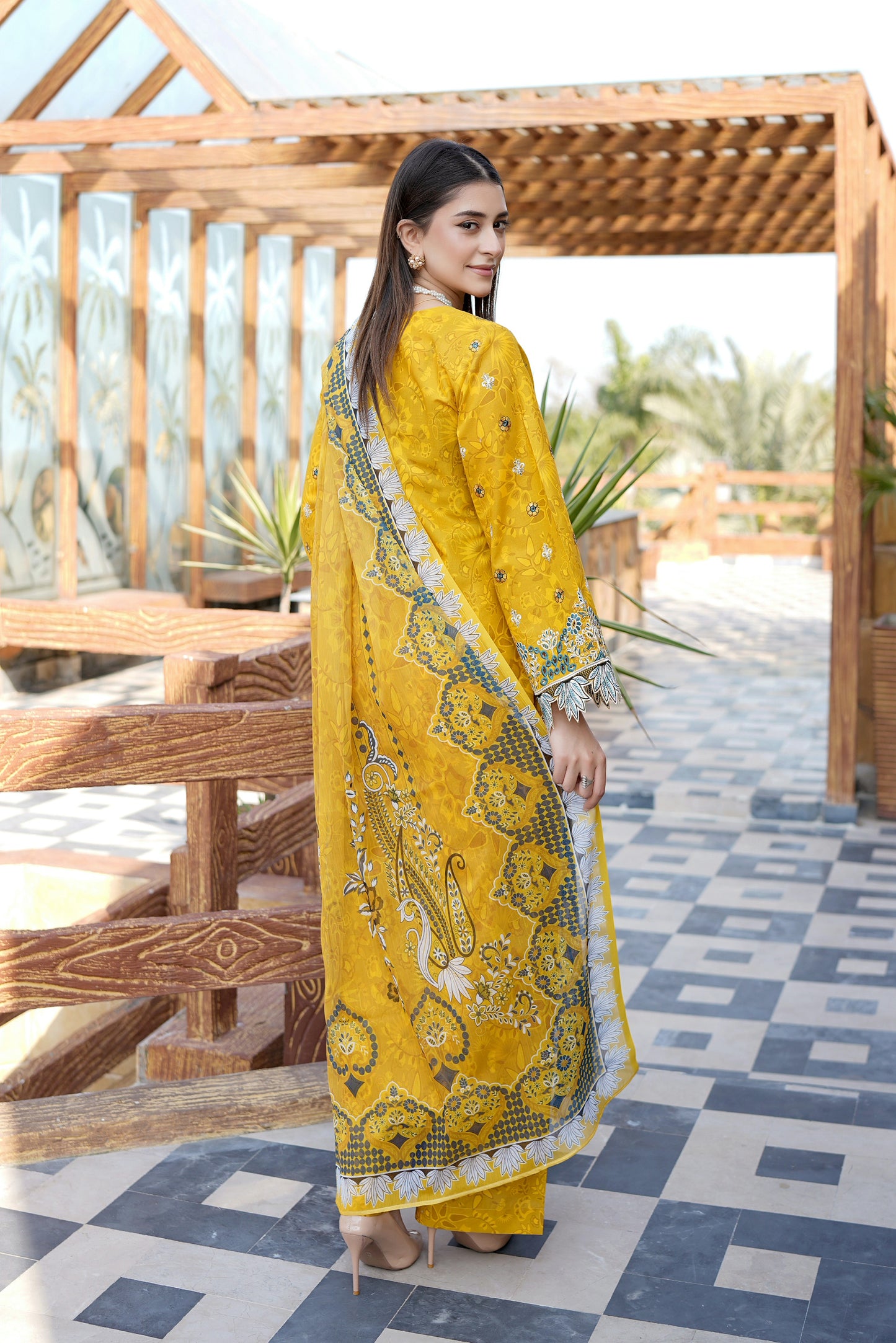 Embroidered 3 Piece Suite-Chiffon Dupatta