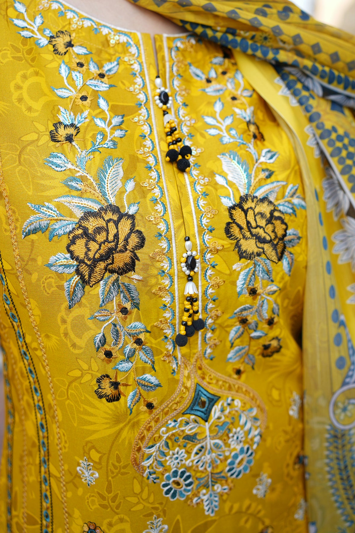 Embroidered 3 Piece Suite-Chiffon Dupatta