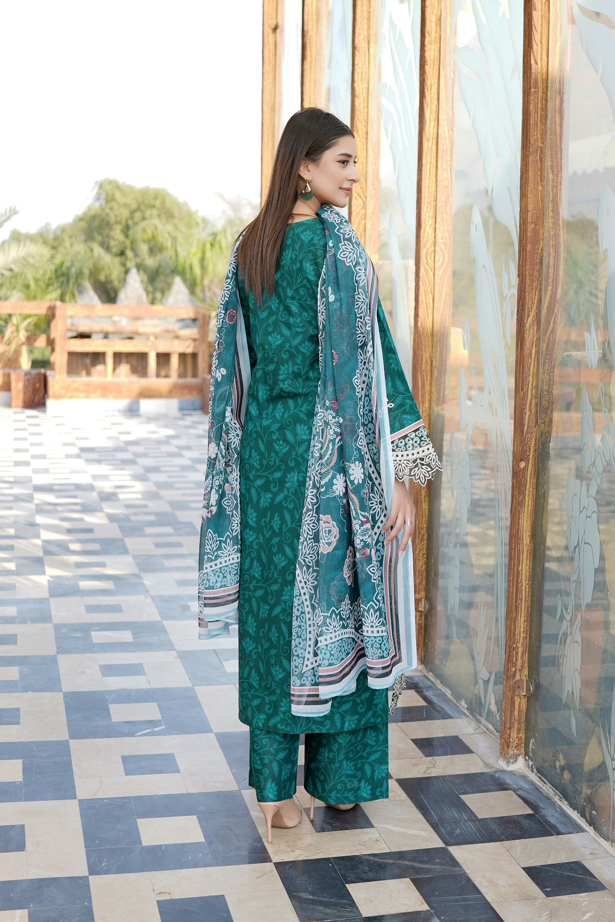 Embroidered 3 Piece Suite-Chiffon Dupatta