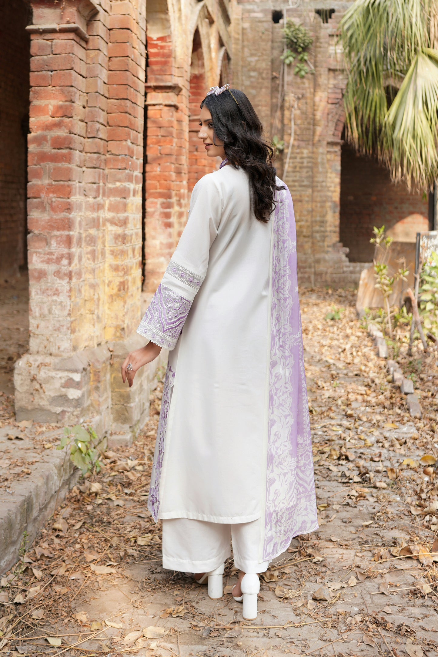 Embroidered Cotton Lawn Suite-3 Piece